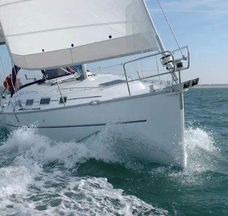 Båthotell Sailing Boat At Lisboa
